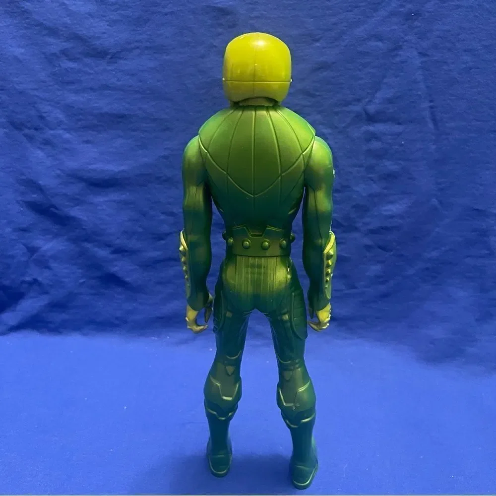 Hasbro /Marvel Spider-Man Titan action figure
